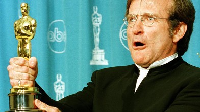 PHOTO: Actor Robin Williams holds the Oscar he won for Best Supporting Actor for his role in "Good Will Hunting" during the 70th Annual Academy Awards on March 23, 1998 in Los Angeles, CA.