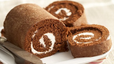 PHOTO: Paula Deen shares her recipe for pumpkin roll cake.