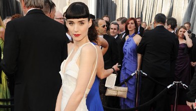 PHOTO: Rooney Mara arrives at the 84th Annual Academy Awards held at the Hollywood & Highland Center February 26, 2012 in Hollywood, California.