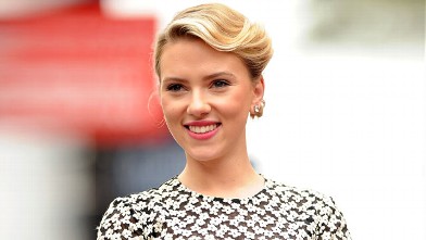 PHOTO: Scarlett Johansson attends Hollywood Walk Of Fame Star Ceremony, May 2, 2012 in Hollywood, California.