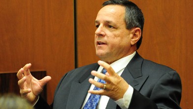 PHOTO: Los Angeles Police Department Detective Scott Smith testifies while being questioned by the prosecution during Dr. Conrad Murray's involuntary manslaughter trial