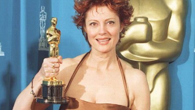 PHOTO: Susan Sarandon, the winner of Best Actress for her role as Sister Helen Prejean in "Dead Man Walking," poses with her Oscar at the 68th annual Academy Awards on March 25, 1995 at the Dorothy Chandler Pavilion in Los Angeles.
