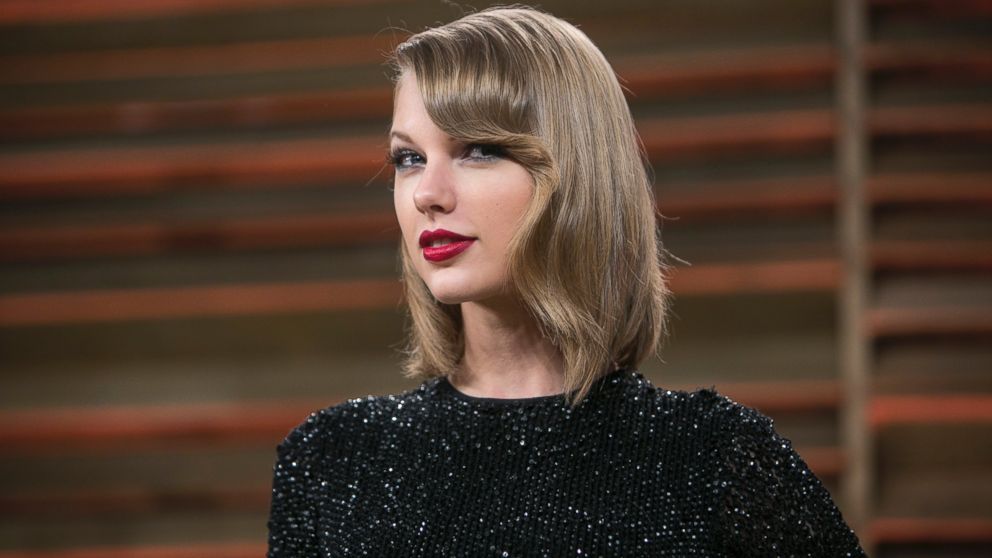 PHOTO: Taylor Swift arrives to the 2014 Vanity Fair Oscar Party on March 2, 2014 in West Hollywood, California.