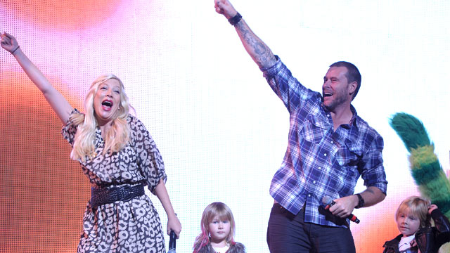 PHOTO: Tori Spelling, Stella McDermott, Dean McDermott and Liam McDermott attend Yo Gabba Gabba Live! at Nokia Theatre L.A. Live, November 26, 2011 in Los Angeles, California.