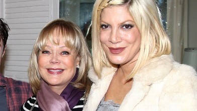 PHOTO: Candy Spelling and Tori Spelling pose backstage at the hit musical "How to Succeed in Business Without Really Trying" on Broadway at The Hirshfeld Theater, April 3, 2011 in New York City.