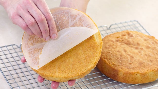 PHOTO: Sara Moulton offers her tips for creating a basic yellow cake.