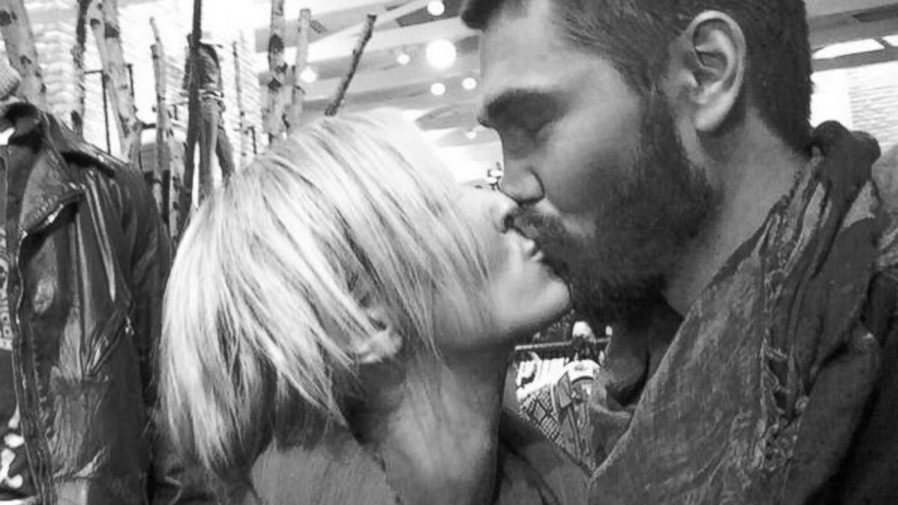 PHOTO: Chad Michael Murray tweeted this image with his girlfriend, Nicky Whelan, Oct. 30, 2013.