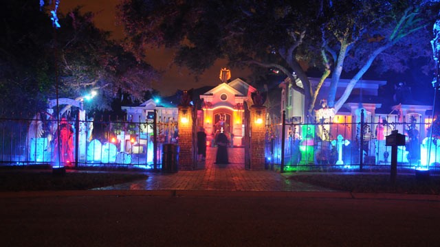 PHOTO: Dr. Paul Duryea, an orthodontist in Palm Harbor, Fla., decorates his house to entertain his clients for charity.