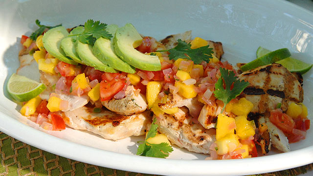 PHOTO: Grilled chicken with manga salsa