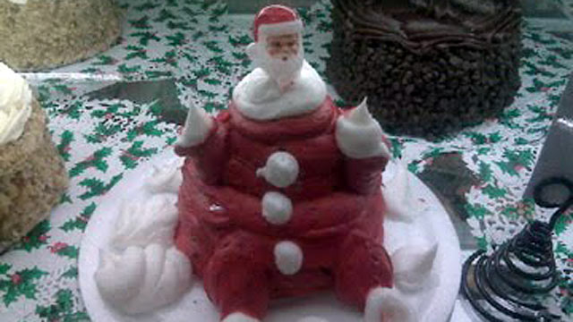 PHOTO: A scary santa cake from CakeWrecks.com is shown here.