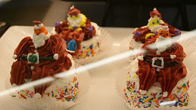 PHOTO: A scary santa cake from CakeWrecks.com is shown here.