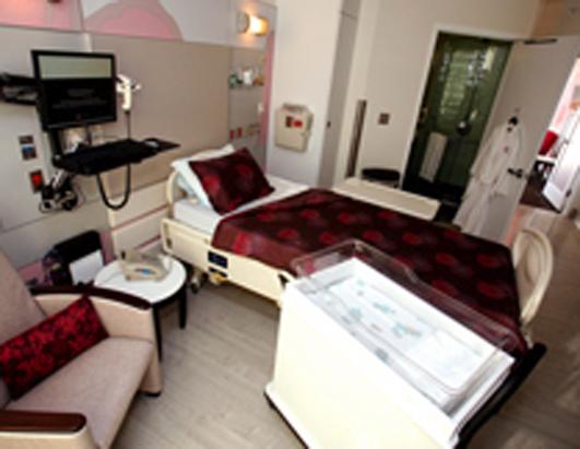 Deluxe Maternity Suite at Cedar Sinai 
