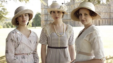 PHOTO: ITV's new costume drama series, Downton Abbey, written and created by Oscar-winning writer Julian Fellowes will star Maggie Smith as Violet, Dowager Countess of Grantham, Hugh Bonneville as Robert, Earl of Grantham and Elizabeth McGovern as Robert'