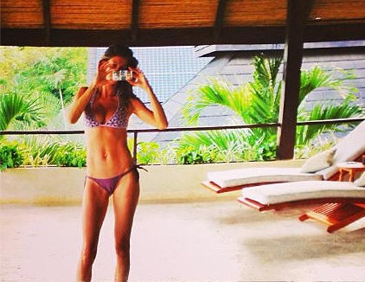 Gisele Bundchen Tweets from Luxurious Resort