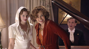 Jessia Lange Drew Barrymore in HBOs Grey Gardens