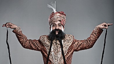 PHOTO: 'Guinness Records' Profiles Wacky Celebs Across the Globe