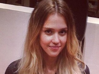 Photos: Jessica Alba Goes Blonde