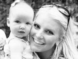 Photos: Jessica Simpson Poses with Daughter