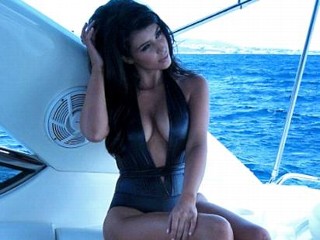 Photos: Kim K's Sexy Swimsuit Shot