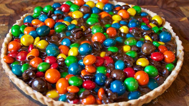 PHOTO:  M&M's trail mix tartlet