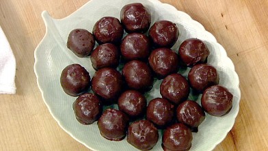 PHOTO: Mayim Bialik's pecan pie truffles