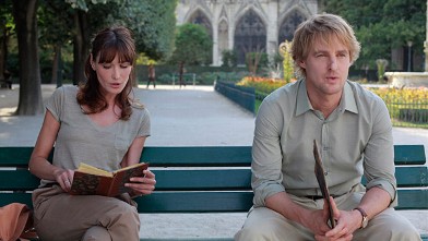 PHOTO: Carla Bruni (L) and Owen Wilson are seen in this still from the movie "Midnight in Paris."
