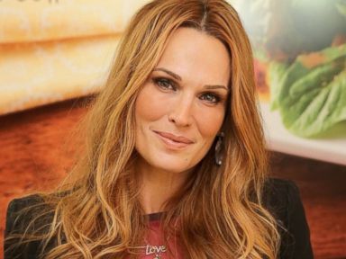 Why Molly Sims' Husband Loves Her New 'Do