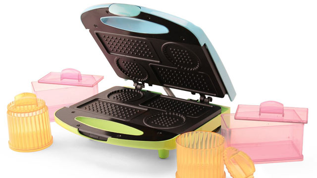 PHOTO: Nostalgia Electrics' ice cream sandwich maker is shown here.