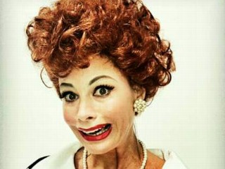 Photos: What Star Pays Tribute to Lucille Ball?