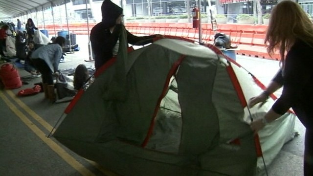 VIDEO: "Twihards" set up tents outside L.A.?s Nokia Theater to see movie stars walk the red carpet.