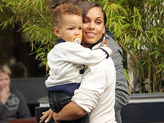 Photos: Alicia Keys and Son Head to London Studio