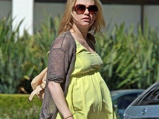 Photos: Anna Paquin Blooming