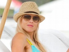 J-Lo Flaunts Her Curves