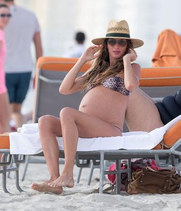 'Girls' Star's Racy Pregnancy Pose