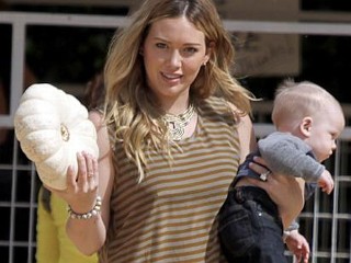 Photos: Hilary Duff Takes Baby to Pumpkin Patch