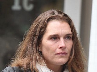 Photos: Brooke Bare Faced