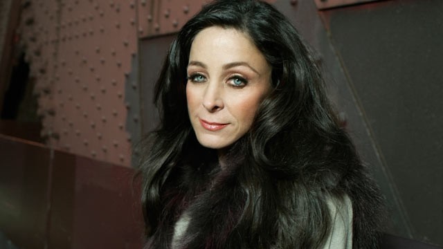 PHOTO: VH-1's "Mob Wives; Chicago" star, Nora Schweihs, daughter of mobster Frank Schweihs, has exhumed her father?s body from a Chicago cemetery.