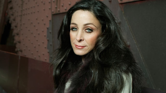 PHOTO: VH-1s "Mob Wives; Chicago" star, Nora Schweihs, daughter of mobster Frank Schweihs, has exhumed her father?s body from a Chicago cemetery.