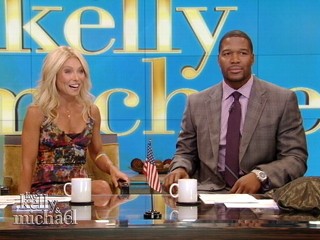 Watch: Michael Strahan Joins 'Live!' With Kelly Ripa