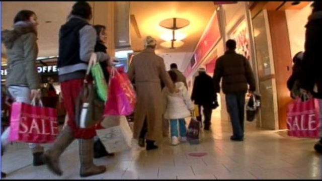 Retailers are trying to capitalize on the last two days of holiday season.