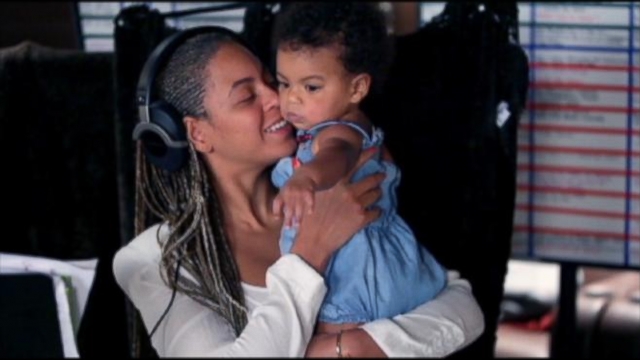 VIDEO: The superstar reveals what its like balancing her career and motherhood in "GMA" exclusive video.