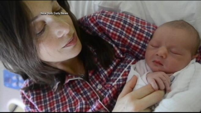 VIDEO: Woman Gives Birth on New York Sidewalk: Caught on Tape