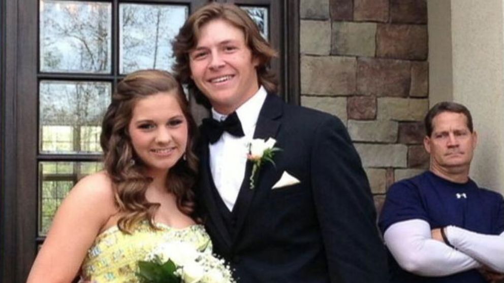 VIDEO: Prom Photobomb Goes Viral