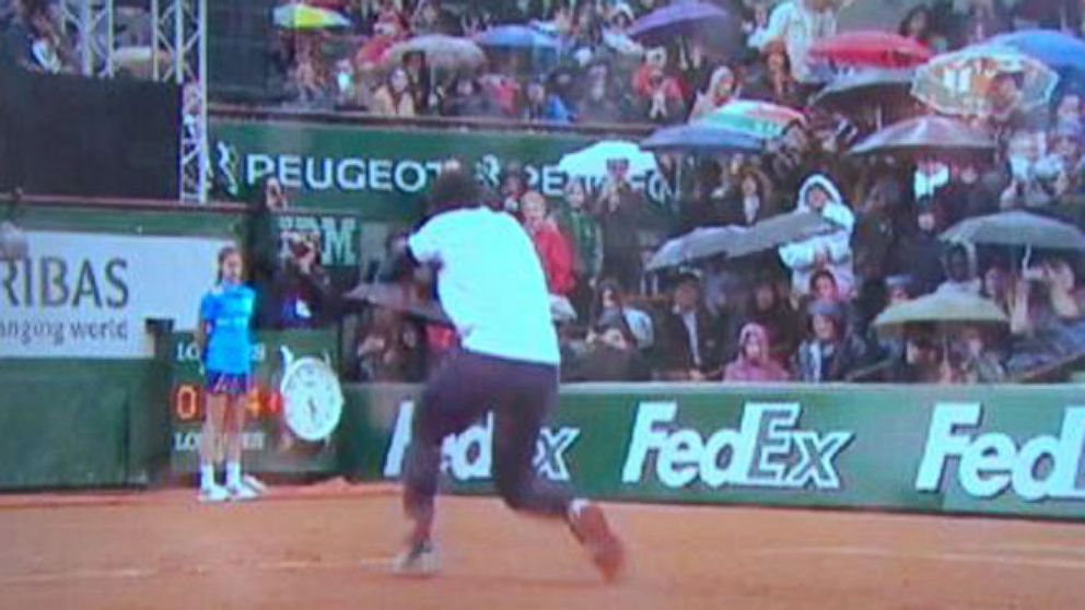 VIDEO: The two tennis stars broke it down on the court for the French Open Kids Day.
