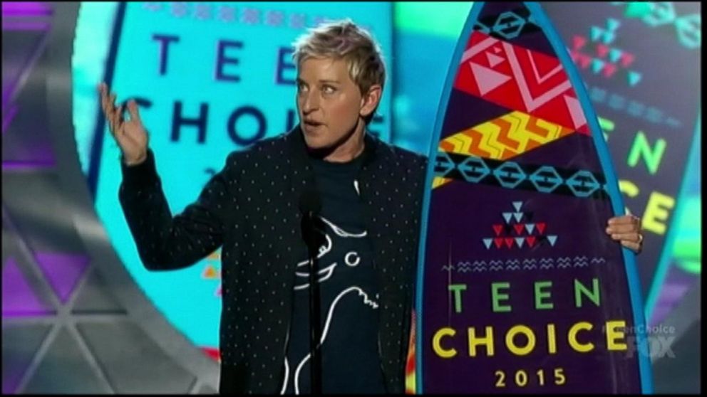 Resultado de imagem para TEEN CHOICE 2017 Ellen DeGeneres