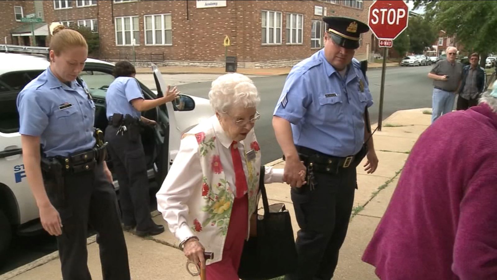 Hasil gambar untuk edie simms police