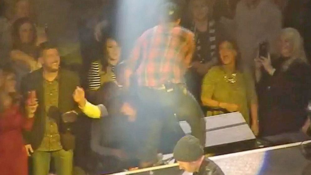 Luke Bryan Slaps Fan Heckling Him at Concert Video - ABC News - ABC News