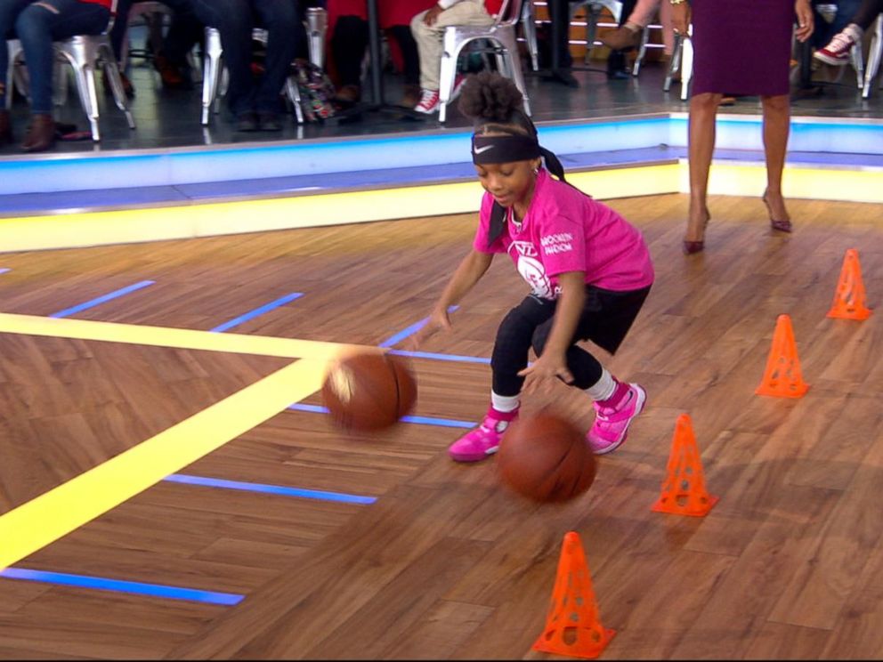 VIDEO: Child basketball prodigy is surprised by a Harlem Globetrotter live on GMA