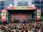 Carrie Underwood & Brad Paisley Perform