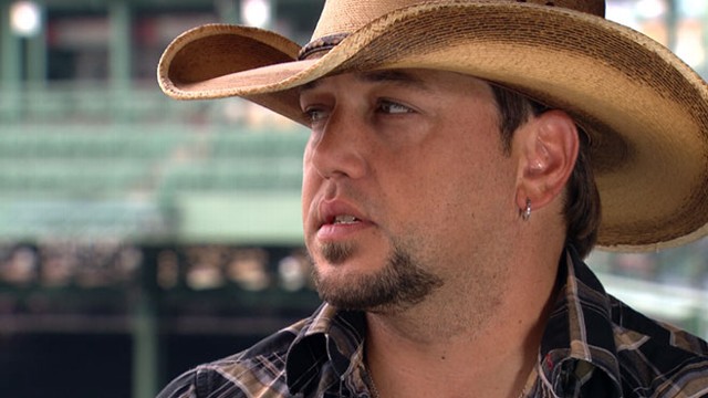 VIDEO: Country Musics Jason Aldean Discusses Going Pink